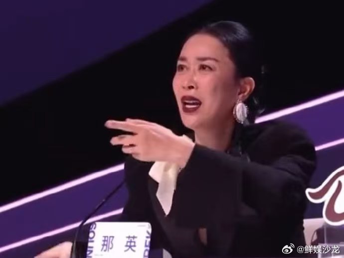 那英要把苗梦初送上歌手声鸣远扬直播 那英杀疯了！直播现场直接质问洪啸，强势推荐苗