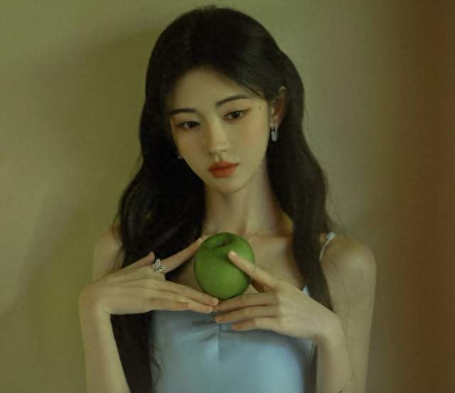 鞠婧祎无预告直播点赞破亿，用冰袋给发烫手机降温太真实