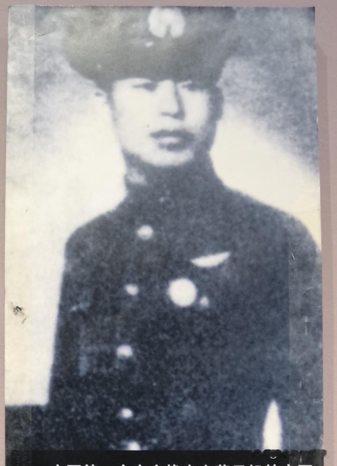 中国空军英雄高志航在兰州机场，接受苏联援华战斗机！高志航是中国第一个在空战中击落