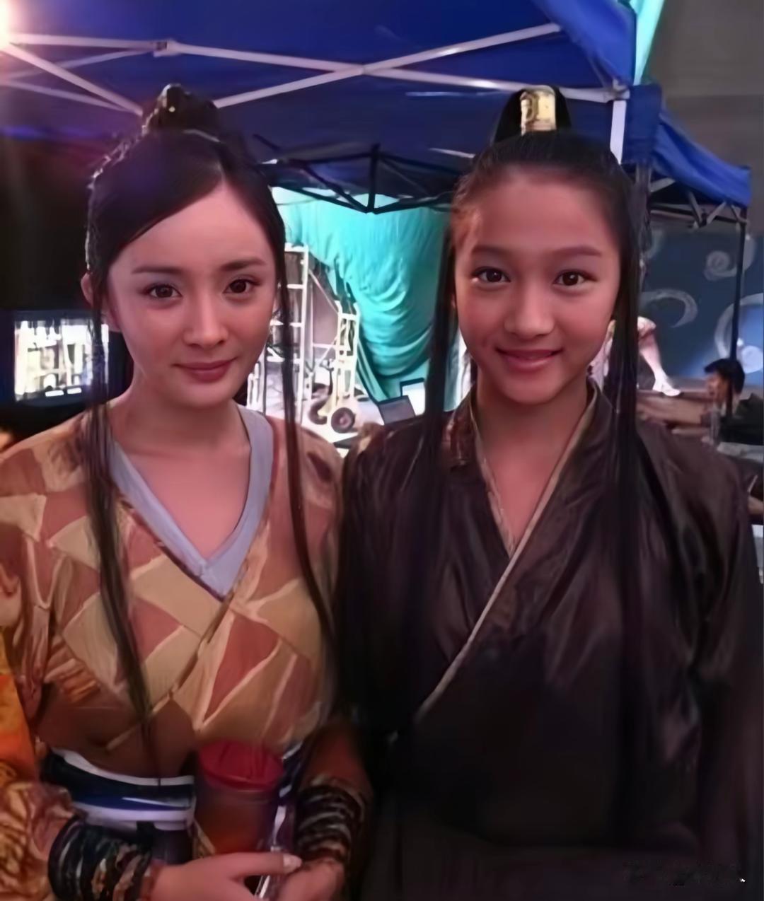 少年时期的关晓彤，出演电影《画皮2》与杨幂的一张合影。当时的关晓彤只有14岁，还