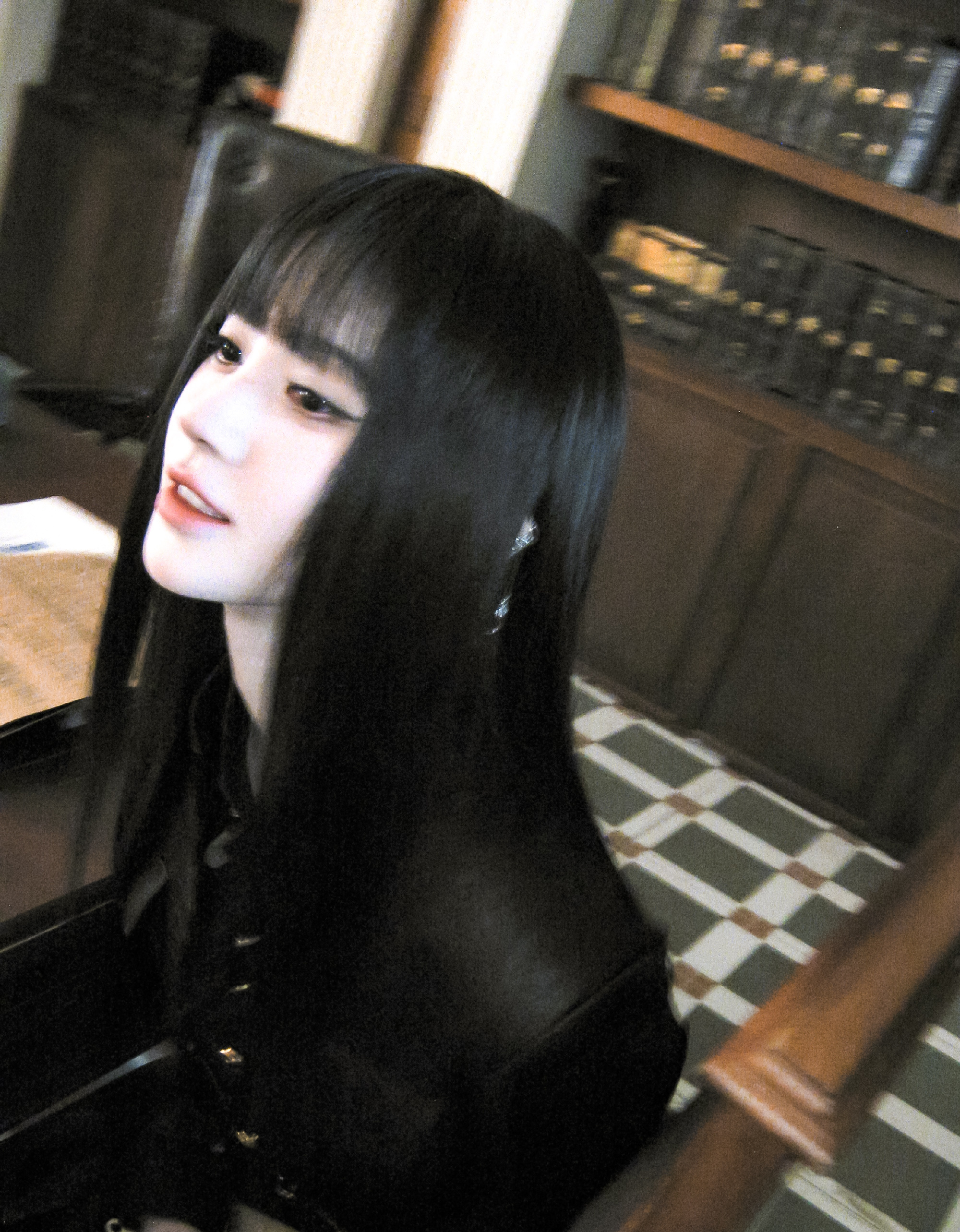 城堡里有齐刘海的萌妹鞠婧祎