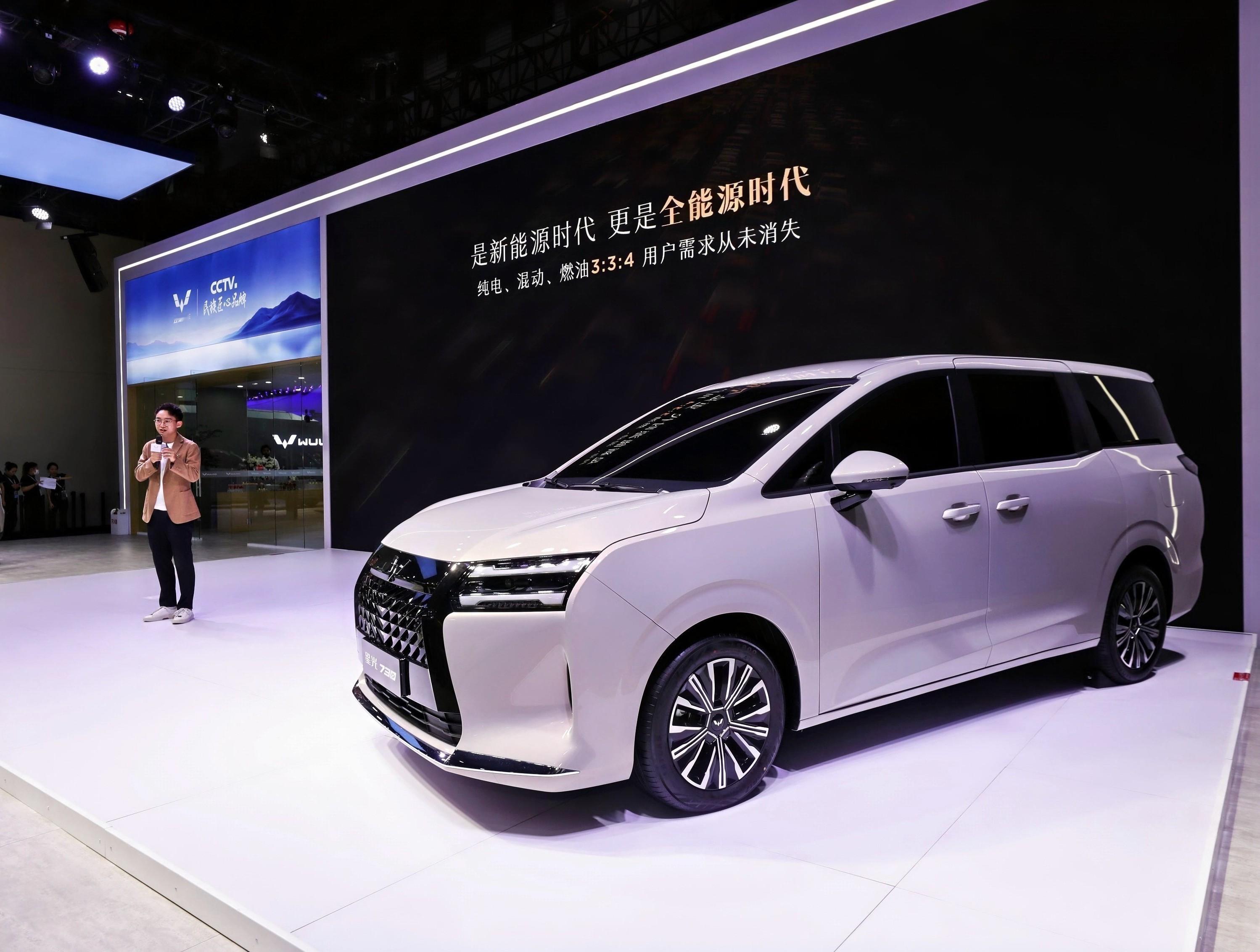 成都国际车展上，五菱第 800 万辆 MPV 星光730 正式亮相！提到人民需要
