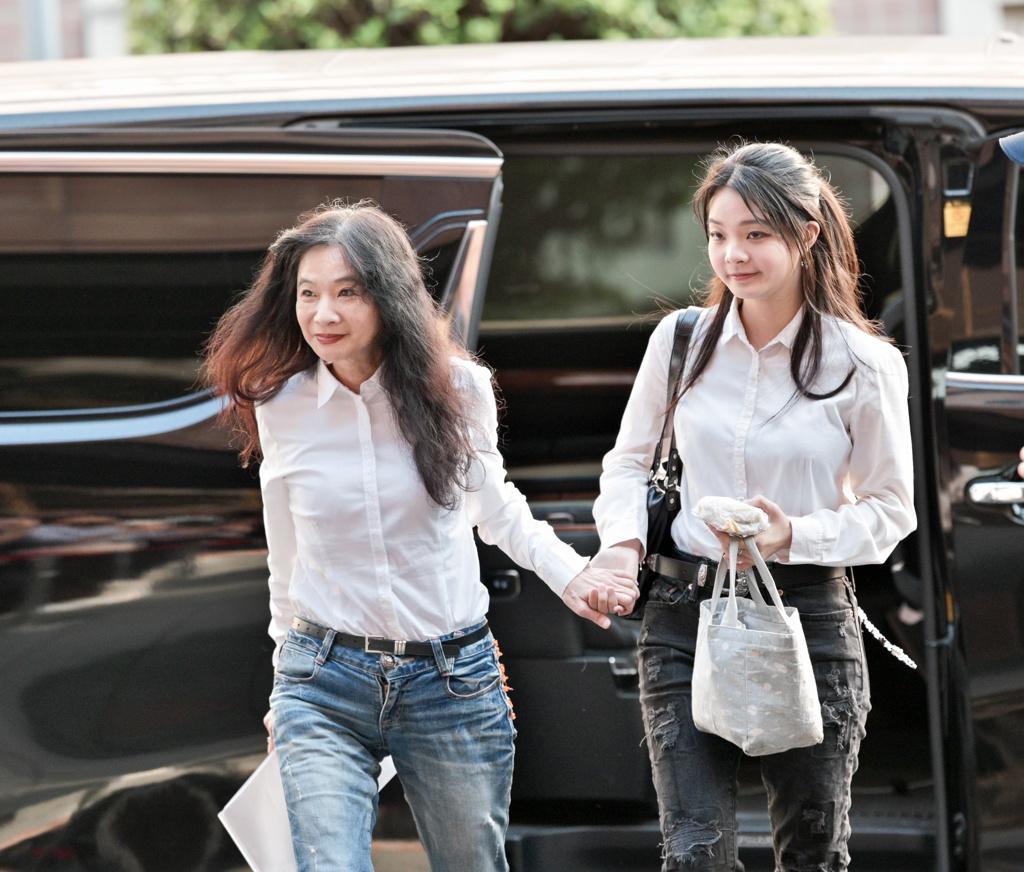 应晓薇暴瘦20公斤 女儿应佳妤发声：士可杀不可辱
国民党台北市议员应晓薇因涉入京