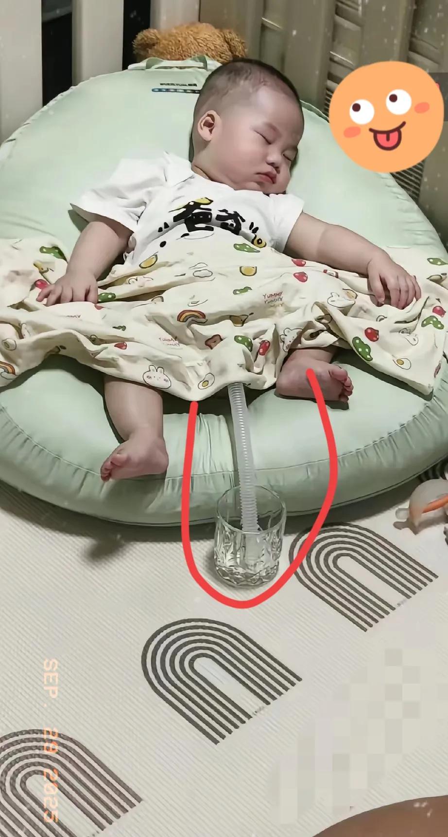 咱就是说，现在的爸爸带娃，脑洞真能开到外太空去！妈妈就下楼买个尿不湿的功夫，回来