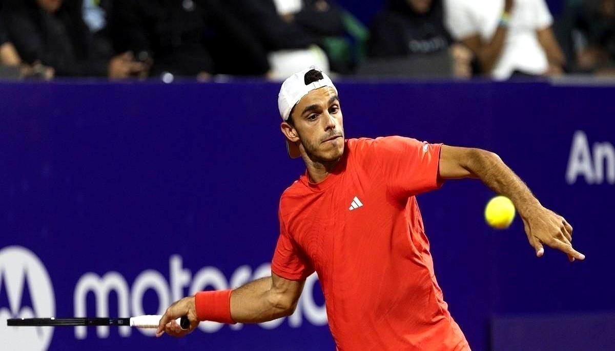 兹维列夫今天像开外挂。
 
77%一发，35个制胜分，网前20分拿17，三盘把塞