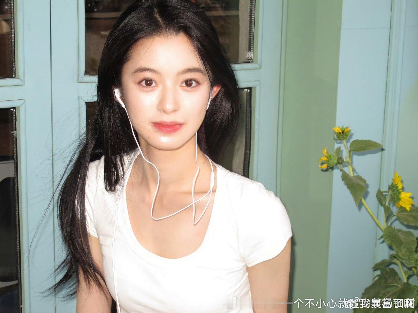 连红女虞这种出了大舆论都除了粉丝装无事发生之外举步维艰、走哪儿都被嫌弃不吃香、剧