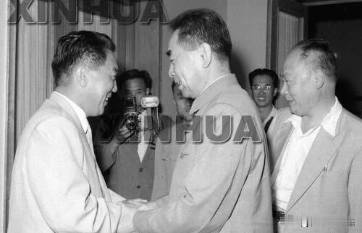 【周总理历史上的今天——6月26日】
1962年6月26日，下午，周恩来总理前往