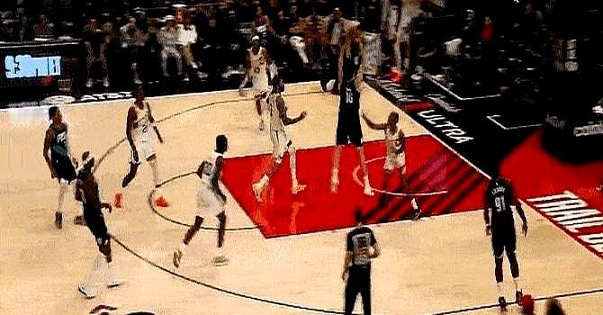 【信息整合报告：杨瀚森展现"硬汉精神"获NBA球探关注】
 

18岁的杨瀚森是