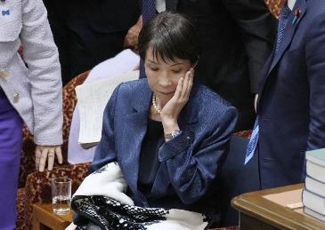 美国催着日本扩军，日本就要考虑向企业加税。
据日本共同社10月17日报道，日本政