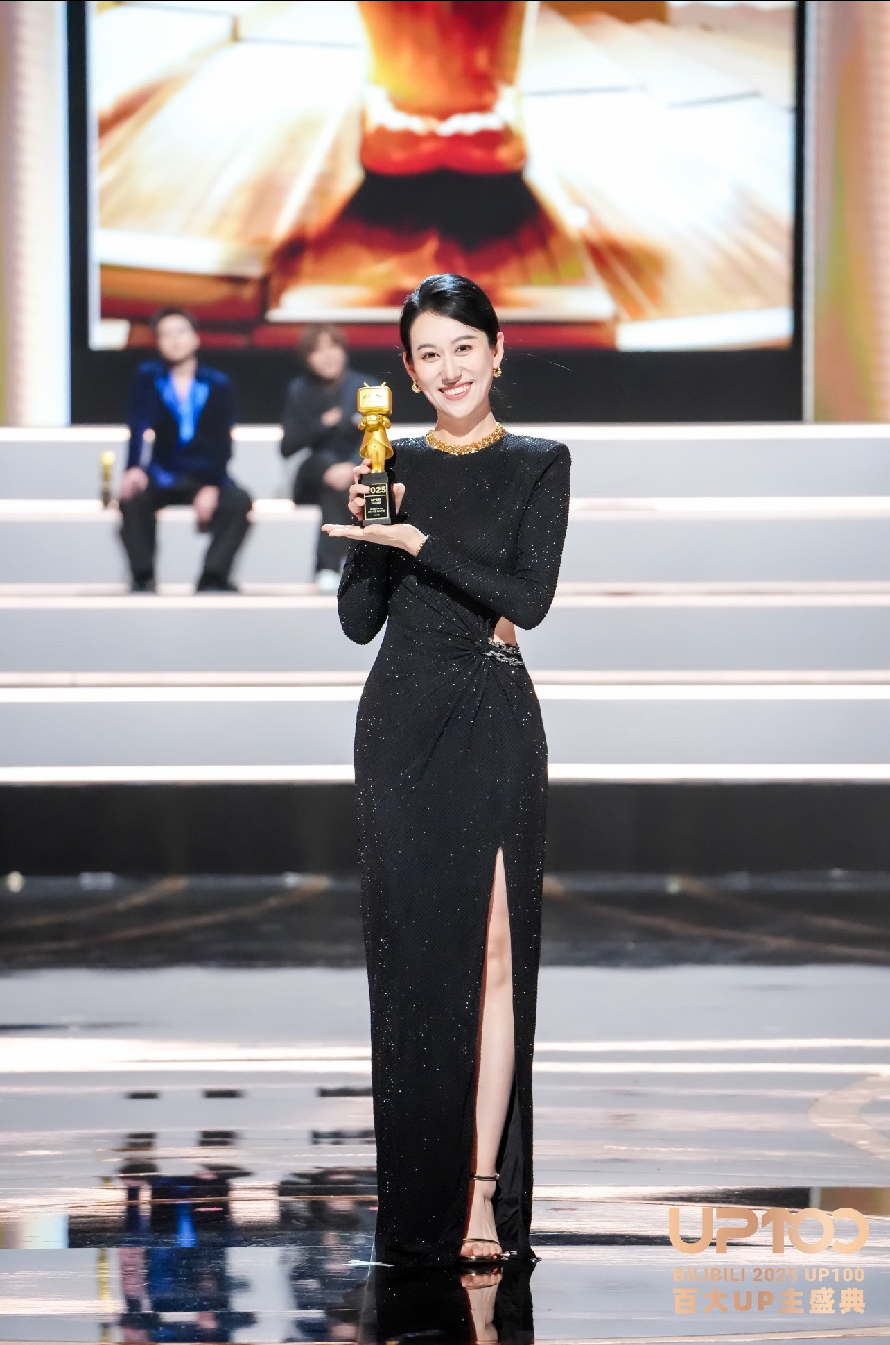 好几年前，都在油管刷小Lin 说下饭。不知道为啥，我这种财经小白，喜欢看她的视频