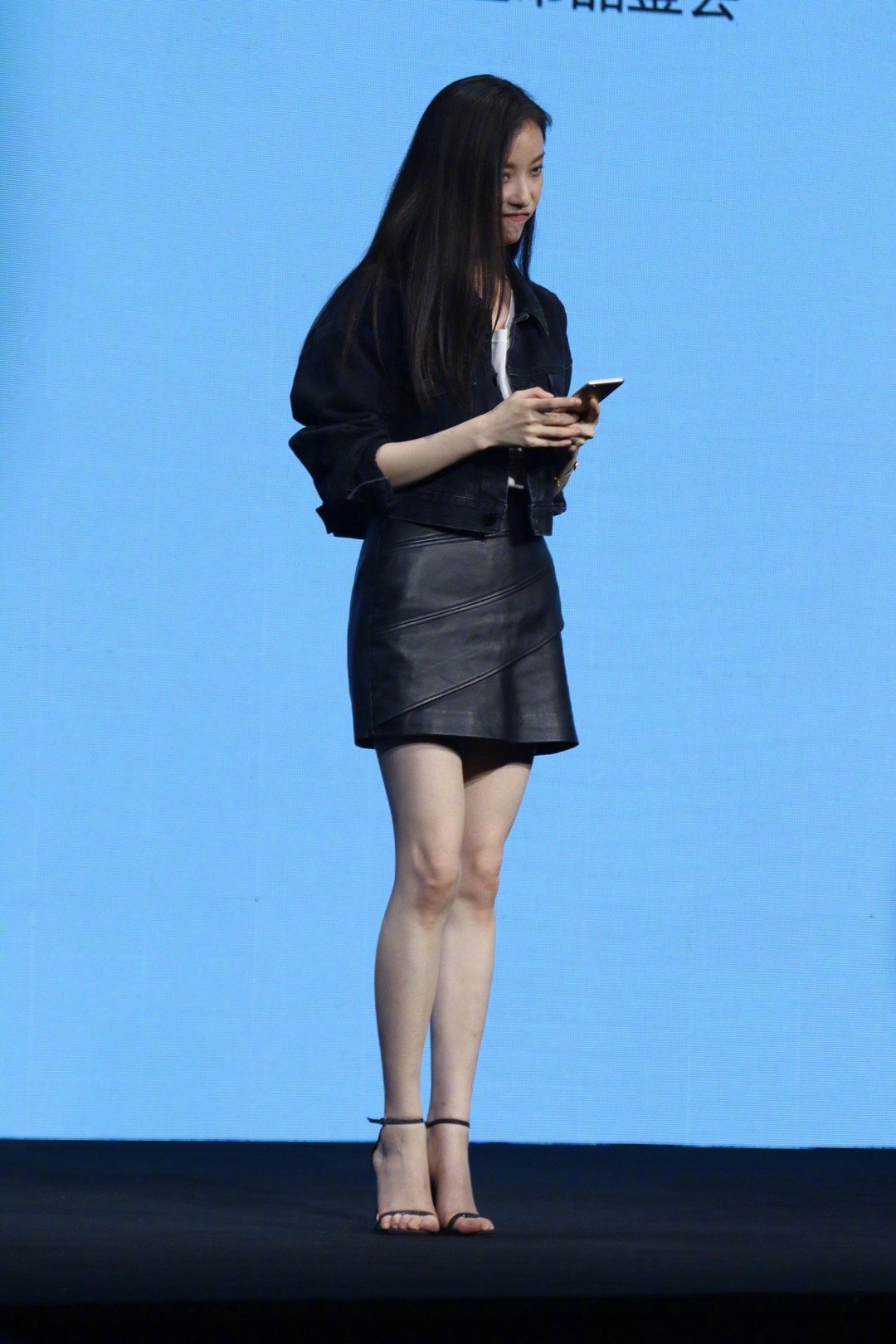 倪妮美腿 ​​​