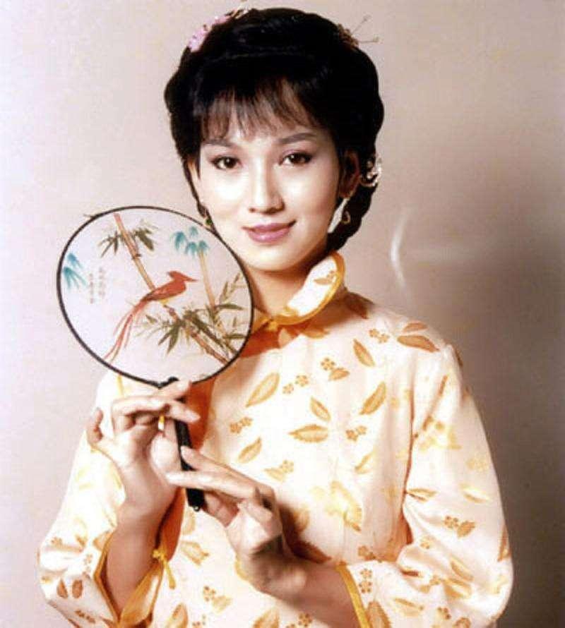 赵雅芝蝴蝶事件是怎么回事，我没查到确切说法，但近期赵雅芝有个糟心事儿。11月底，