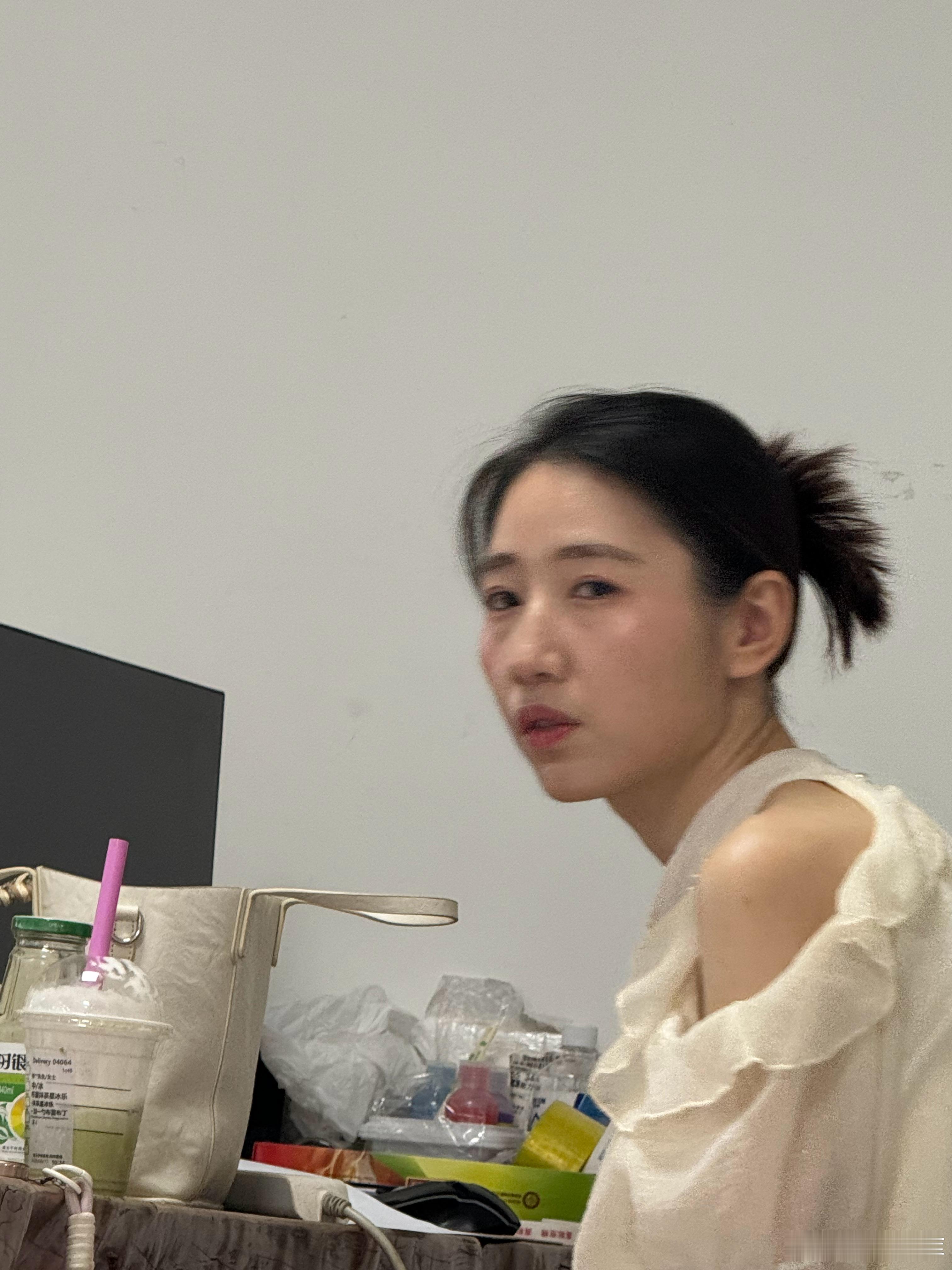 我说要不今天晚上去夜钓正好今天也不忙了她来了一句 今天挣钱了嘛我说没有…她说 没
