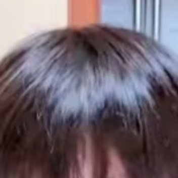 不要被眼前的困难吓倒，它们只是你成功路上的垫脚石。跨过去，你就站得更高；跨过去，