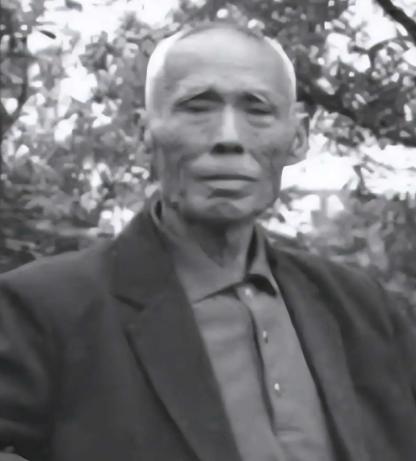 1949年，杀害过小萝卜头的国民党特务杨钦典，偷偷将19名革命志士放出监狱，这一