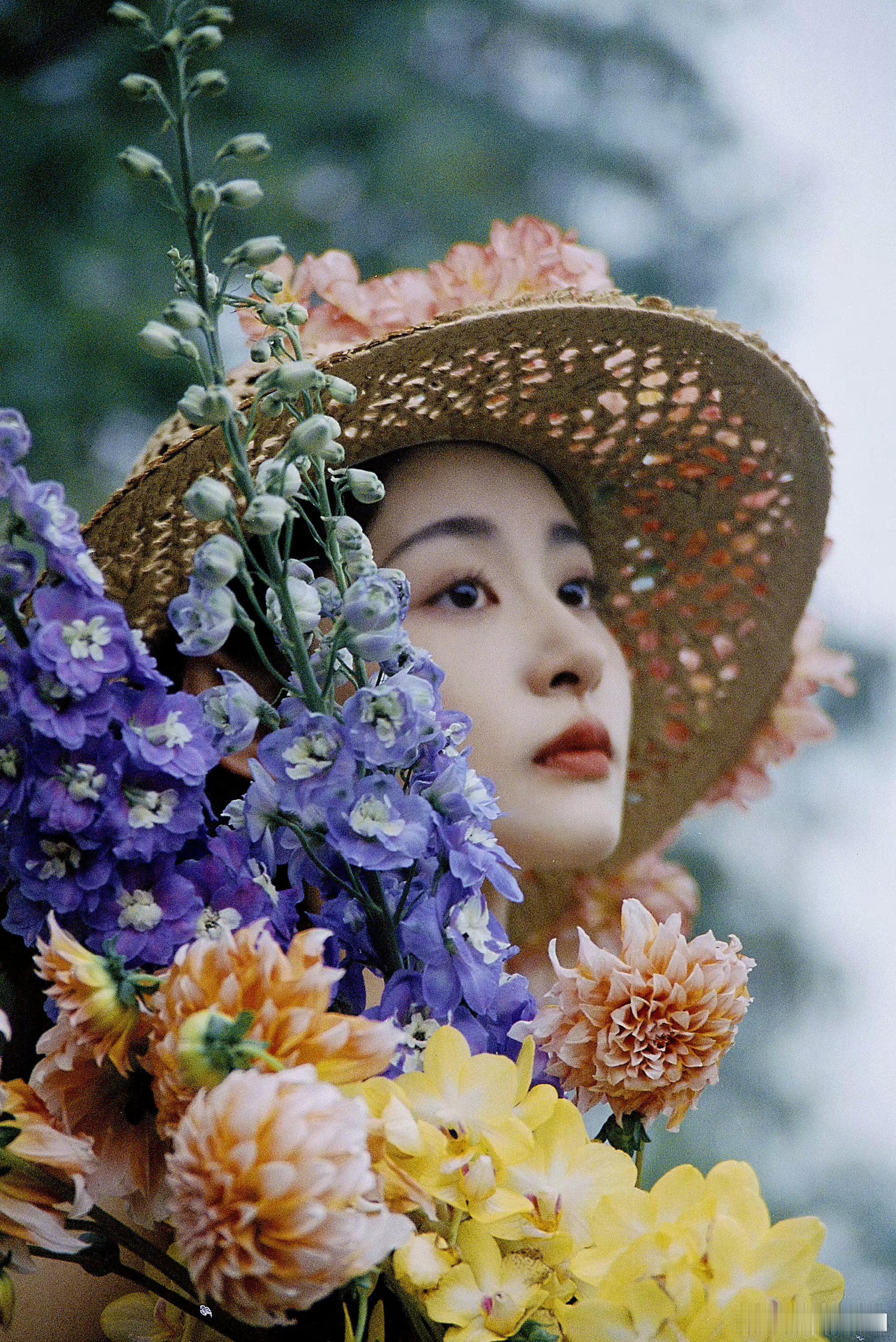 #重庆约拍[超话]##重庆约拍啦[超话]##重庆约片啦[超话]# 簇拥烈日下的花