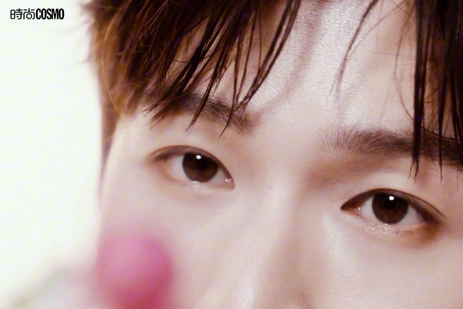 李昀锐 x 时尚COSMO 5月刊封面预告小林即将解锁首本五大女刊 