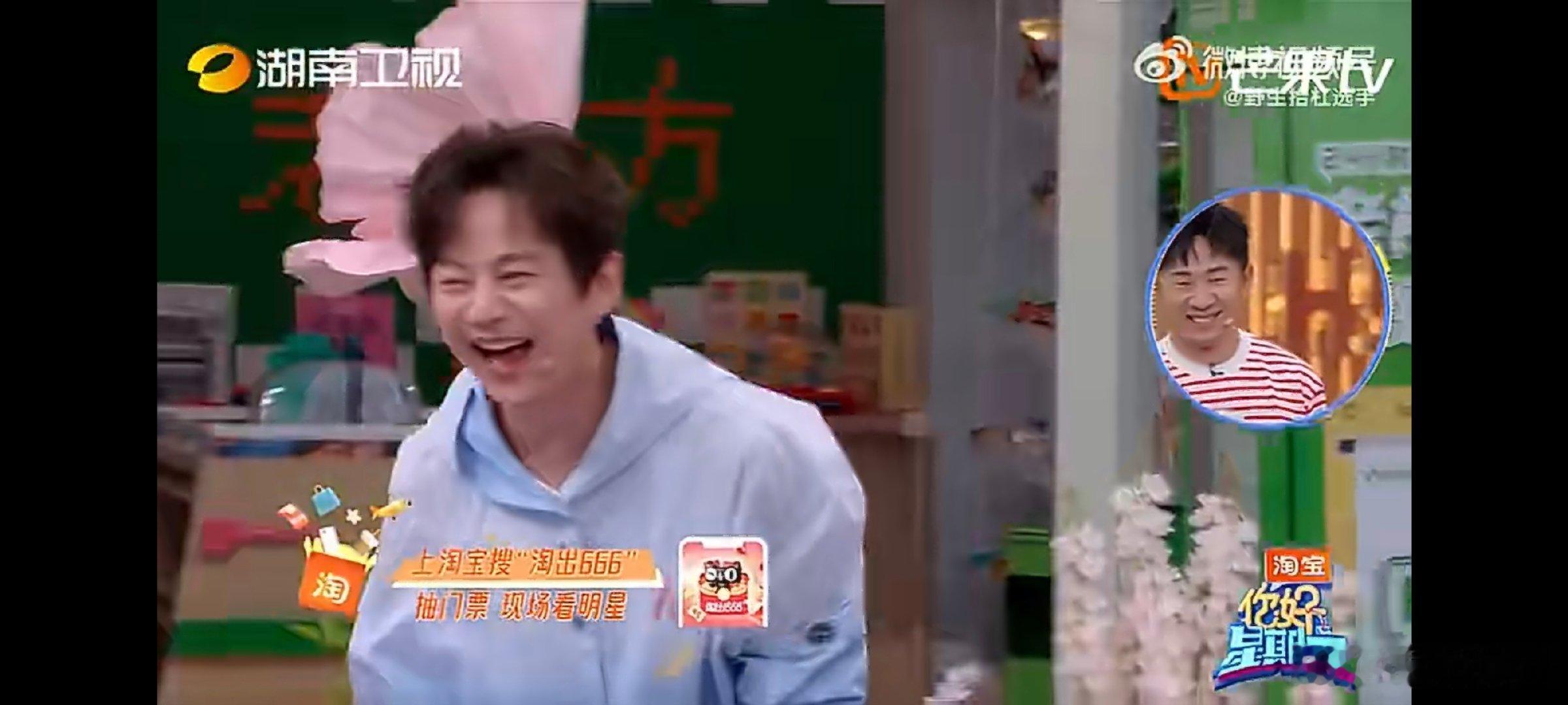 何炅回应不再依赖哥哥不少老粉回看两人互动片段，总能从细碎的对话细节里感受到岁月积