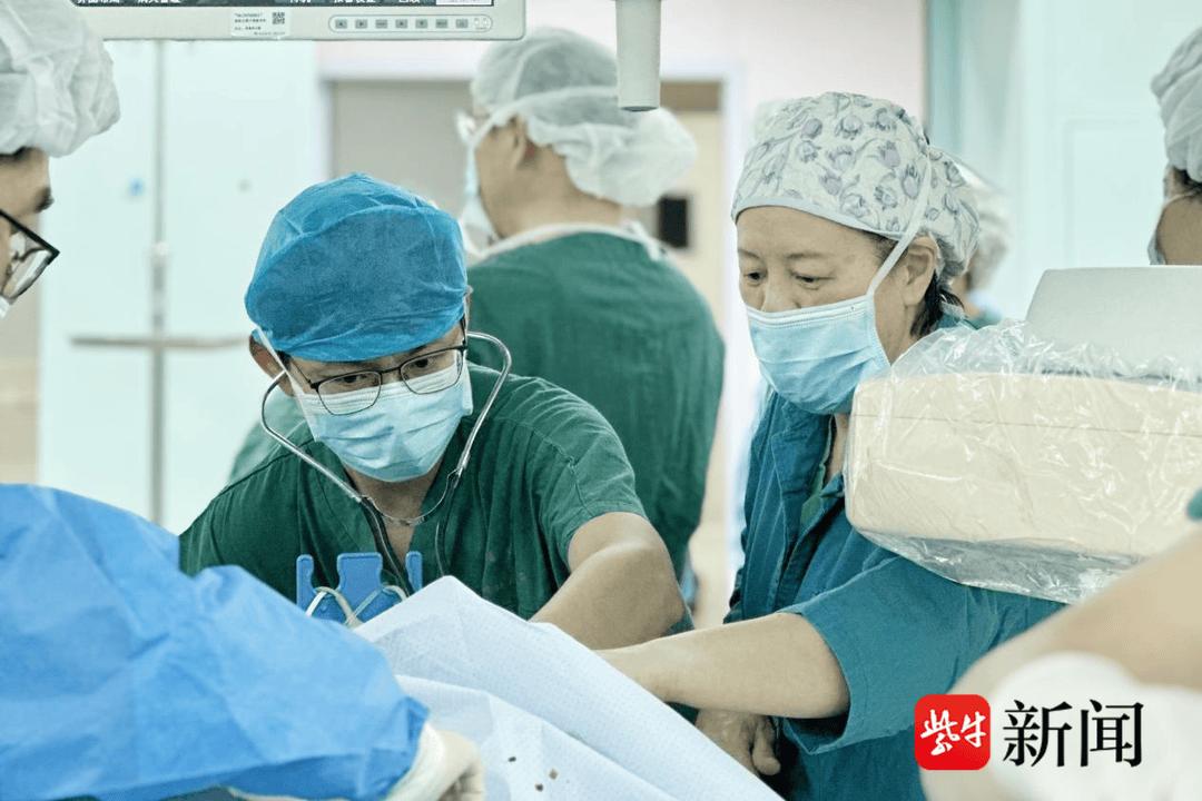 太奇迹了！27岁镜面孕妈+先心病，医院1小时成功接生 27岁李女士是罕见镜面人，