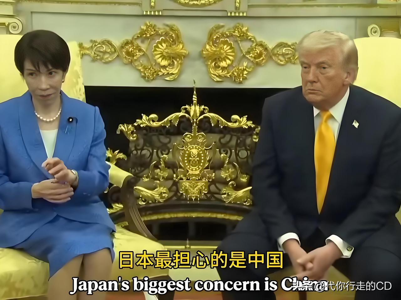 记者说：日本最担心是中国
这个女人的表情仿佛应了：
她确实担心，非常！非常！