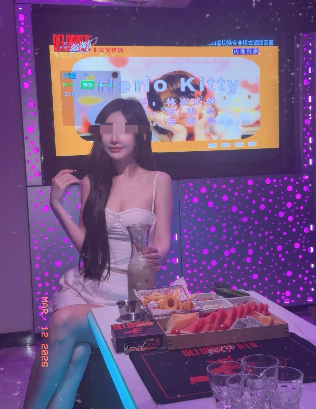 今年KTV里的姑娘们，日子是真的不好过。
我认识一个带队的女生叫兰兰，手底下管着