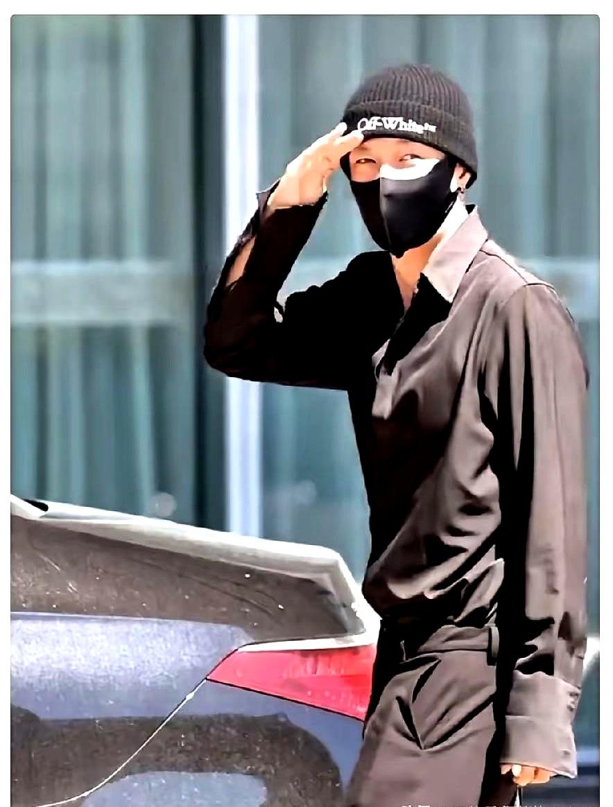 热综不去，组也不进，转身出国读书？
张艺兴走了，金晨也走了。
两位都在上升期，不
