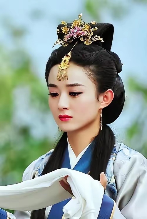 赵晴明显更像徐璐，却被说像赵丽颖，只因前者不红？ 