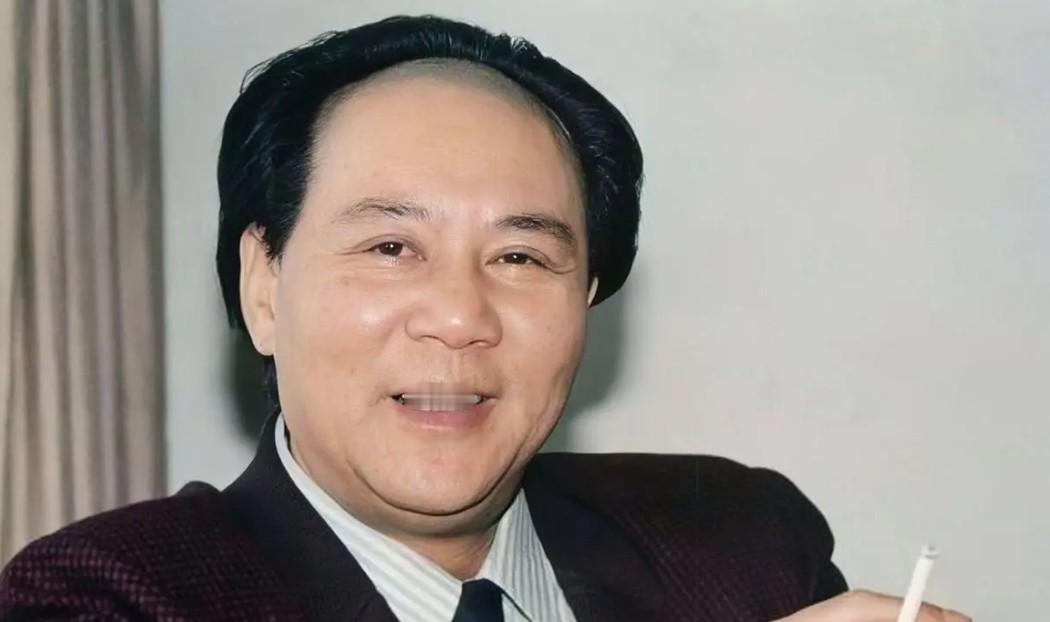 1993年，毛主席特型演员古月访问美国时，遭到台湾记者的刁难：“你什么时候来台湾