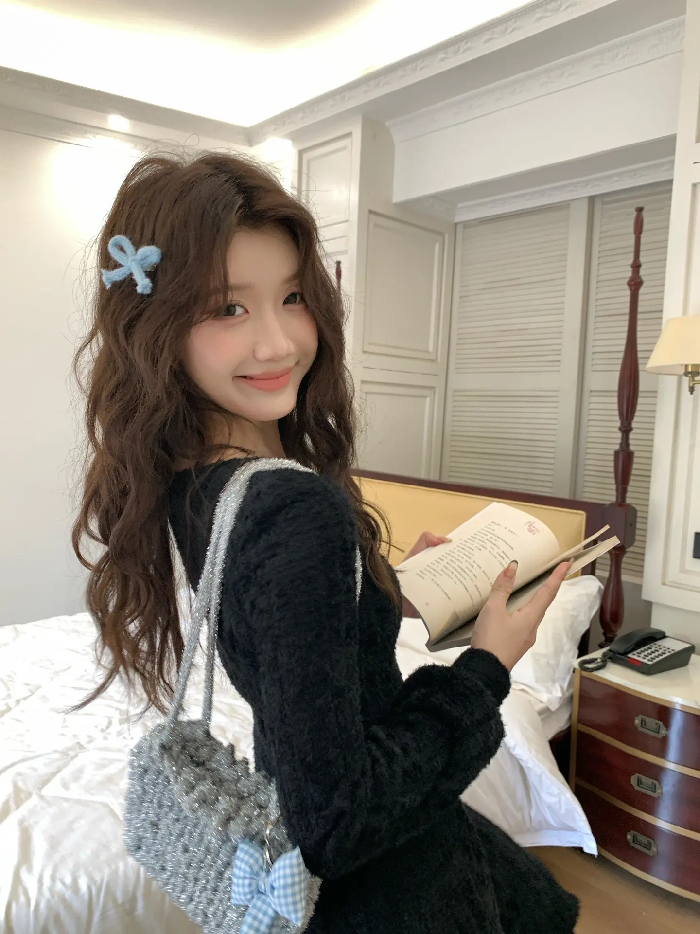 衣柜里有好多漂亮衣服。