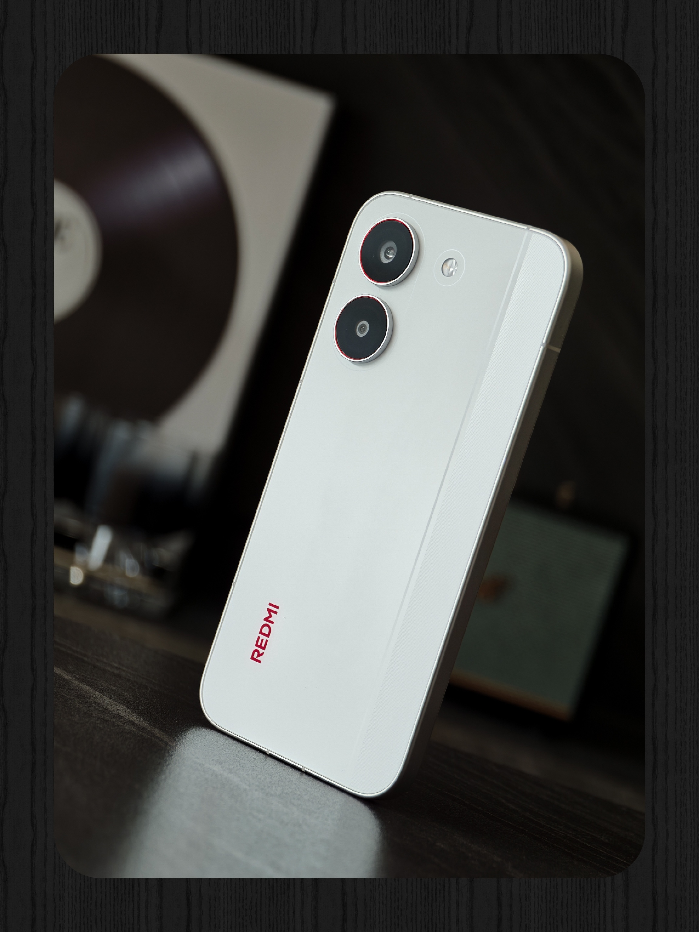 6.59"1.5K中屏+金属中框+玻璃机身，再加上极简竖排双摄，CMF质感进步很