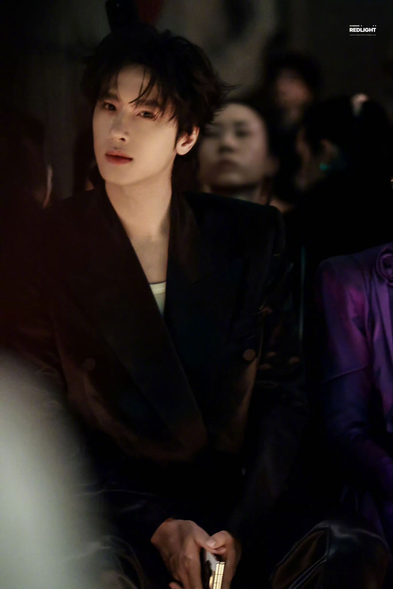 偶遇展轩逛卢浮宫 谁在卢浮宫偶遇展轩了！刚看完秀就来逛博物馆，秀场和私下无缝切换