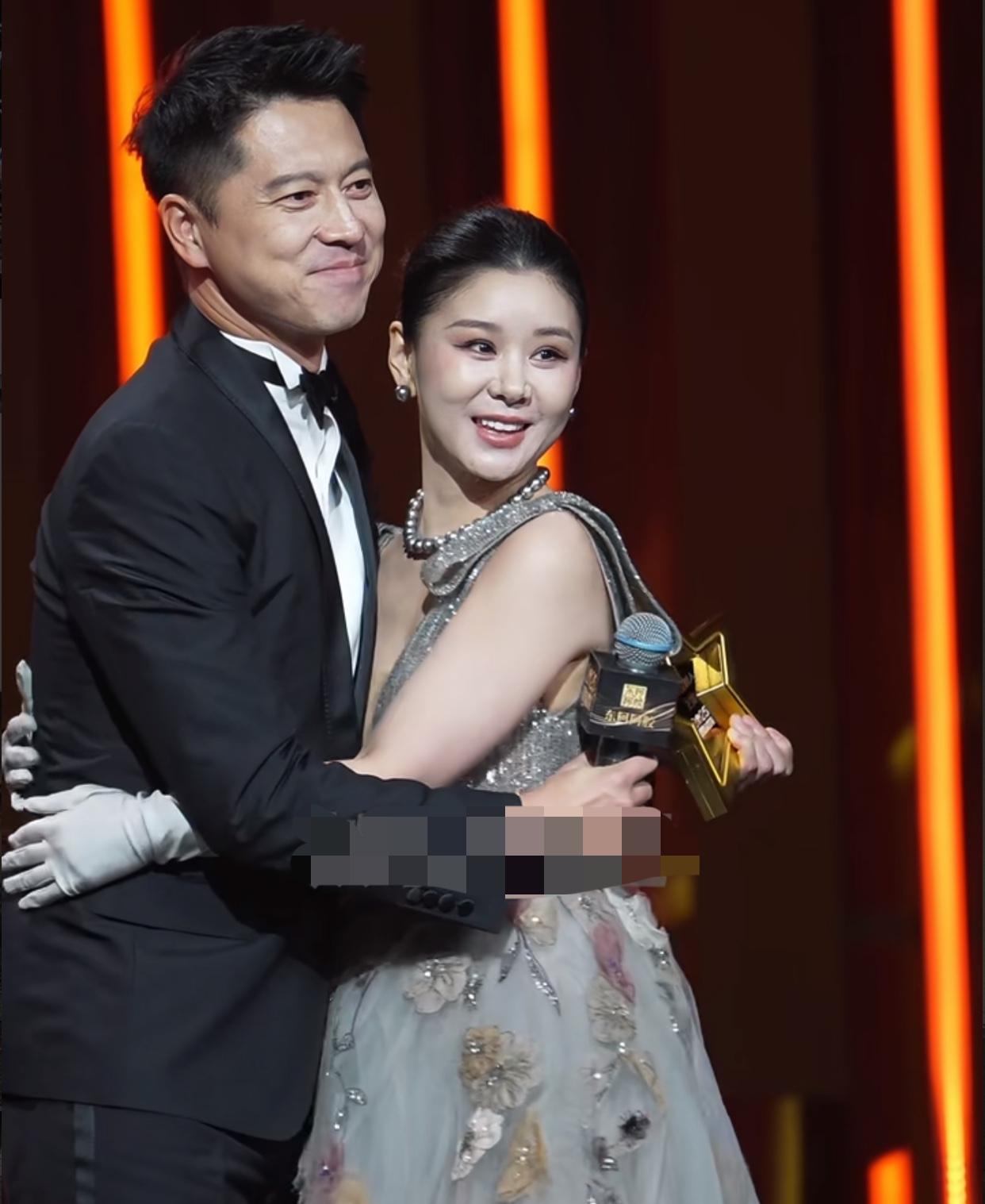 哈哈，
这误会闹的现在才知道，
剧里的孙少安和田晓霞现实里他俩是一对啊。
人家不