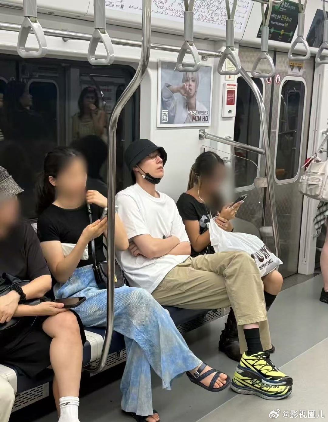偶遇胡一天韩国坐地铁偶遇胡一天韩国坐地铁假寐偶遇胡一天韩国坐地铁 