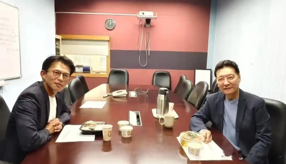 明眼人一看就知，黄国昌与赵少康谈“蓝白合”，就没安好心也绝不利国民党。

按照常