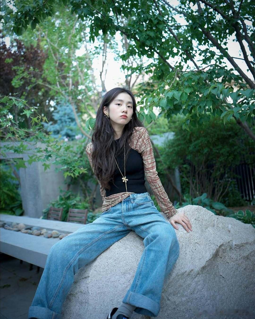 黄多多生活近照黄多多更新生活近照，完全就是一个原生态大美女啊。黄多多私服穿搭 ​
