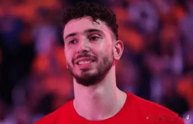 NBA官方今日公布了本赛季最佳阵容名单，随后NBA官方还给出了投票结果。

在落