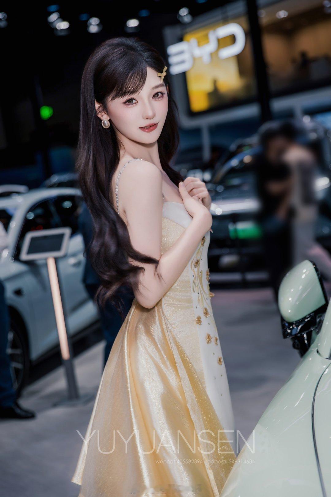 看她咬嘴唇了广州约拍[超话]宅男女神[超话]广州车展粤港澳大湾区美女如云[超话]