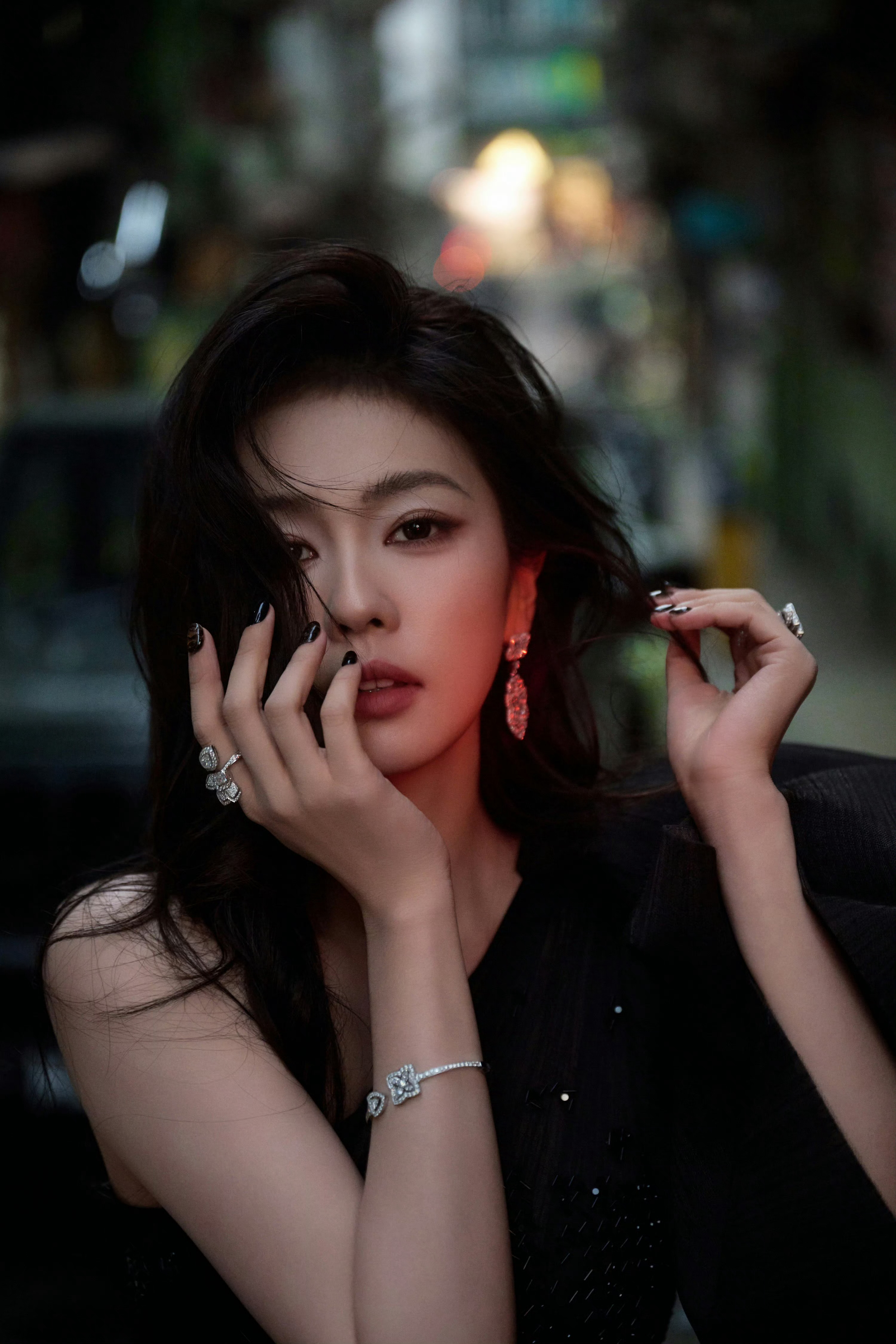 卧槽白鹿这次神了啊这个白鹿好港好美好有feel！！！白鹿在逃黑天鹅 尖叫之夜出图