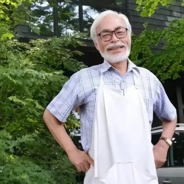 宫崎骏说过一段温柔又通透的话：“爱，不是寻找一个完美的人，而是用完美的眼光，欣赏