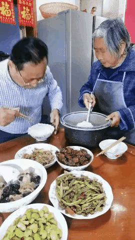 回到家还有妈妈宠着，真是人生一大幸事啊！
