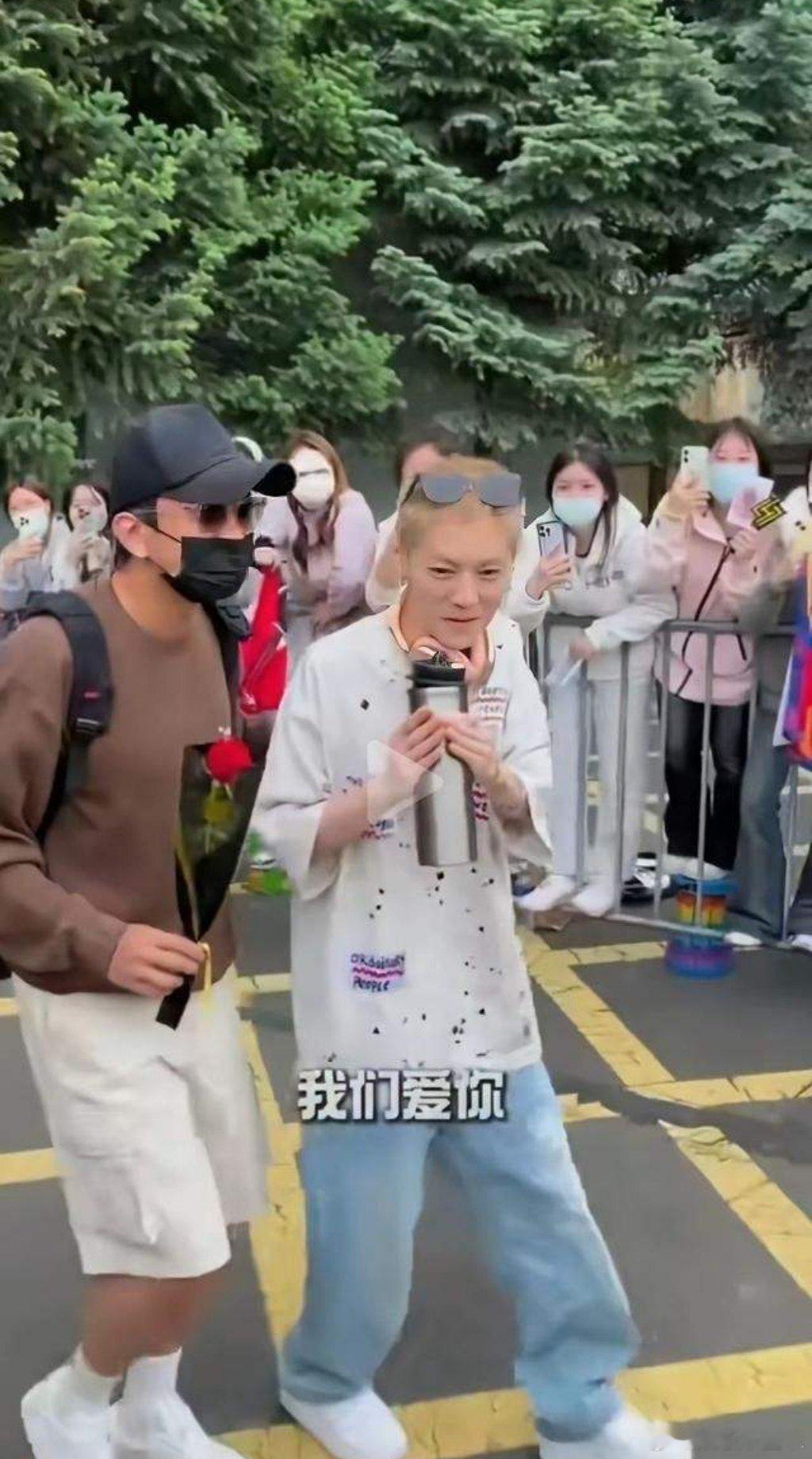 鹿晗的现状给所有中年男人提了个醒你可以变老 可以变丑，但是千万不可以不结婚，男生