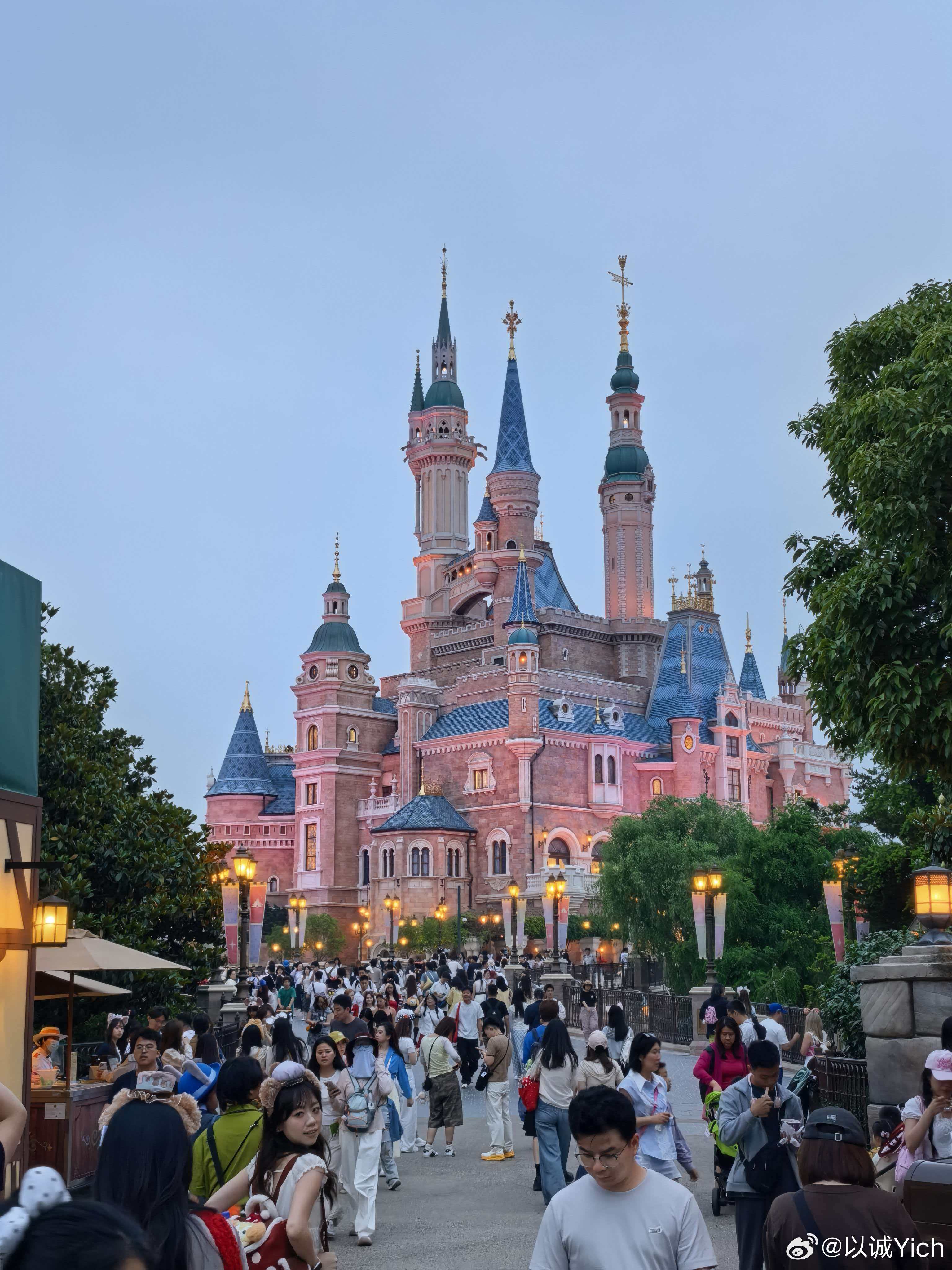 真是个追觅奇妙夜！追觅请5万多人去迪士尼