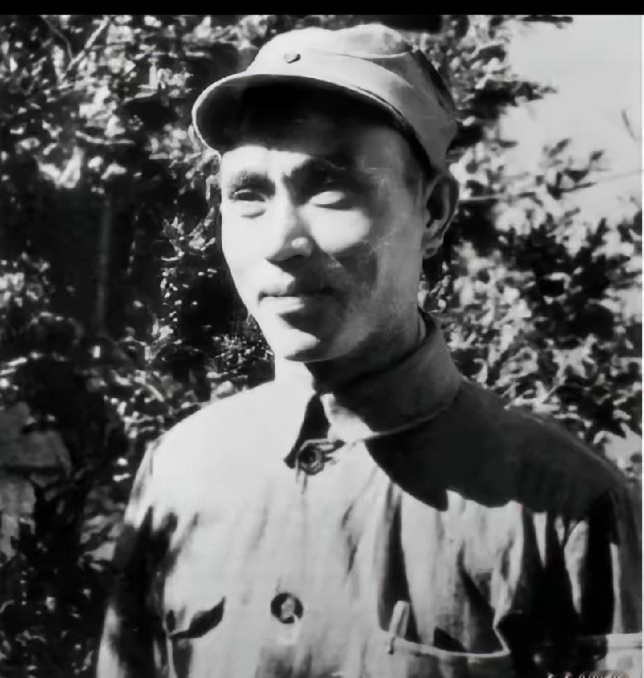 不可思议！
1937年上海滩，
一位圣约翰大学国际法高材生，
本可轻松跻身洋行高