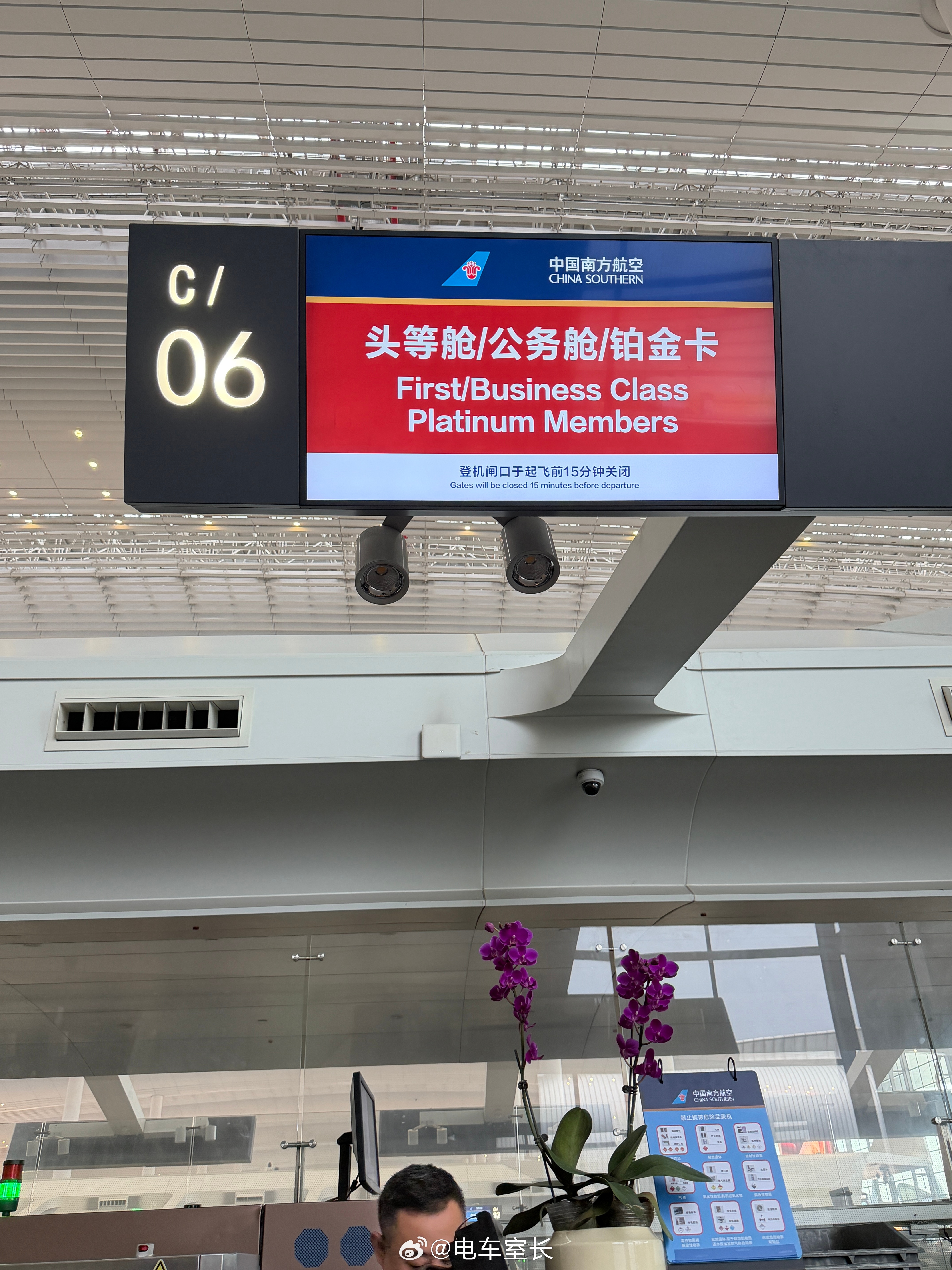 昨天去医院检查了，医生说没有变差，所以我又出发了上海-成都-大连一周游 