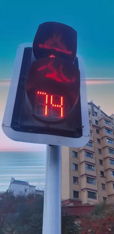 看到有地方发文说要逐步取消红绿灯倒计时，作为一个常年开车的人，我必须说一句：坚决