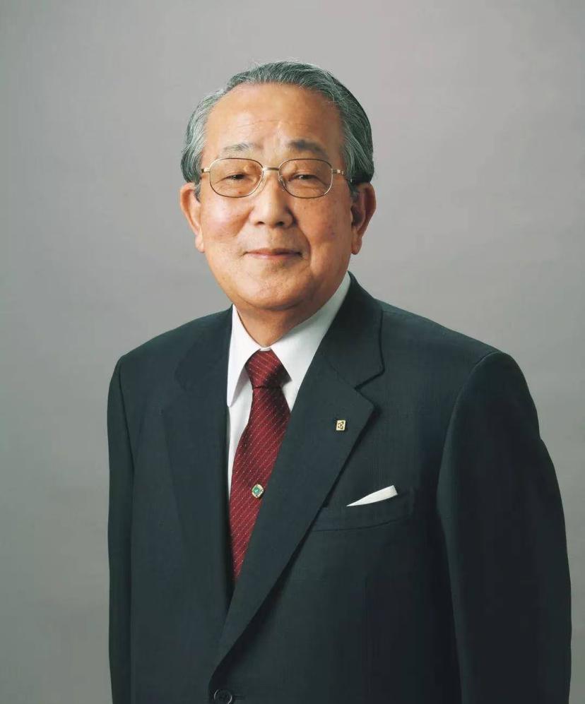 当中国留学生直问“日本该不该为侵略道歉”时，稻盛先生展现出罕见的道德勇气及历史责