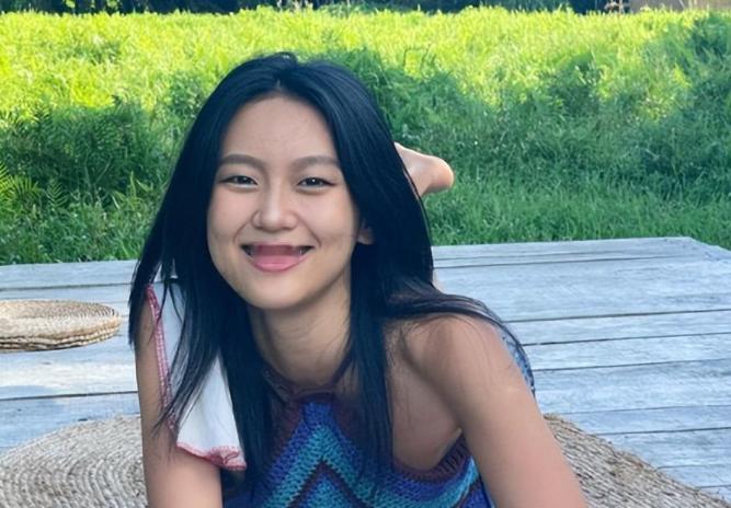 山东90后少女苏一格，已经坚持了6年不使用卫生巾，甚至上厕所不用纸，家中却养了超