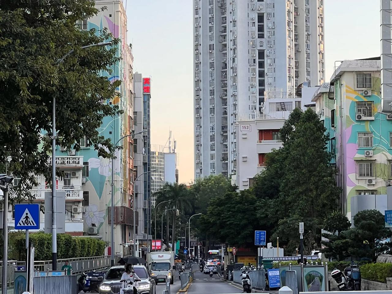 于海青：为何说在福田的老街道穿行更便捷？ 那一天，我来到了深圳的老博物馆，就是同