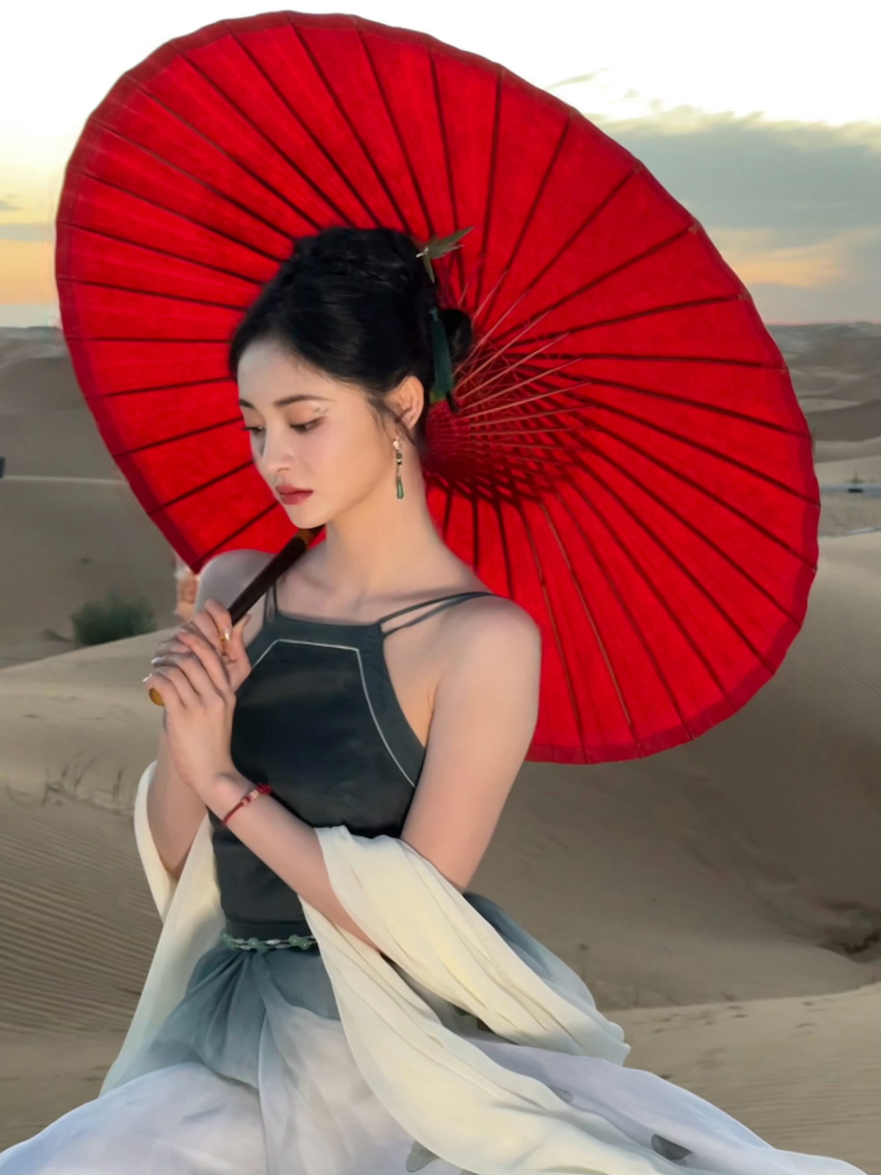 #周洁琼方否认与范丞丞恋情#哎哟我第一眼看这个视频的时候我也以为周洁琼呢，不过后