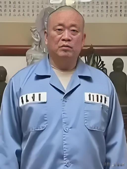 禅门失戒
古刹清规本自严，袈裟误逐利名添。
妄将梵宇营商肆，竟把禅心陷浊帘。
亿